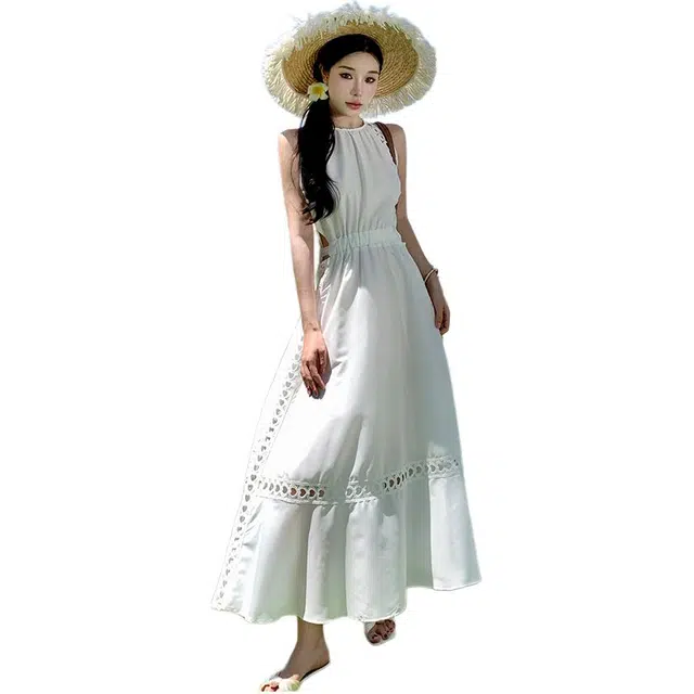 沐晓欣 氛围感度假风镂空勾花挂脖法式气质露腰系带高级感显瘦长裙沙滩裙千金风质感穿搭性感辣妹极简主义无袖连衣裙 女款