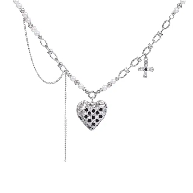 暖瞳 棋盘格金属肌理爱心时尚轻奢风格心形珍珠链流苏设计潮流时尚精致 合金+锆石+铜 项链 女款