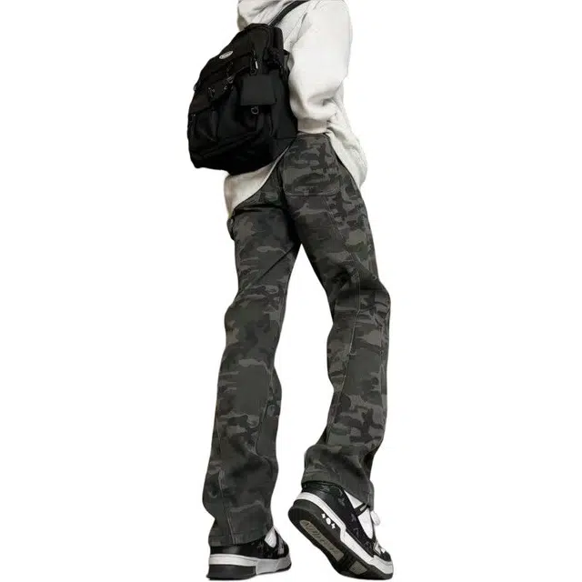 M JEANS STUDIOS 7