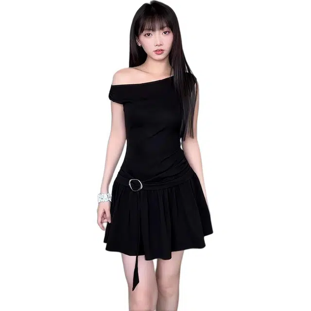 小卷要加油 女夏季收腰裙子露肩美式辣妹短裙一字领斜肩鱼骨无袖连衣裙 女款