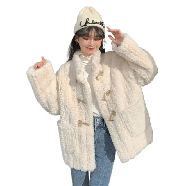 玉儿恋 羊羔毛加厚小香风韩系牛角扣立领棉服 女款