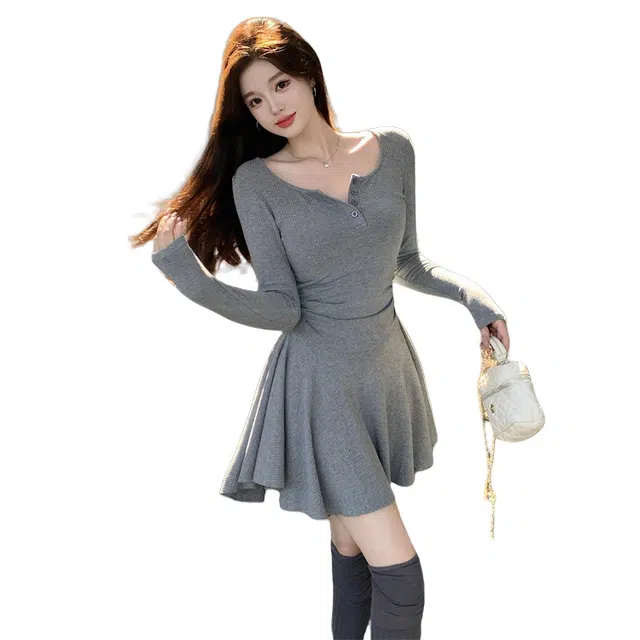 涂诗菲 纯欲芭蕾风圆领收腰褶皱设计感显瘦长袖连衣裙 女款