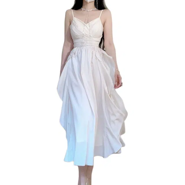 黛尔佳人 法式茶歇气质御姐度假风高级感吊带连衣裙 女款