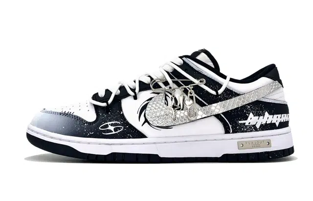 Nike Dunk LOW RETRO Panda White Black
