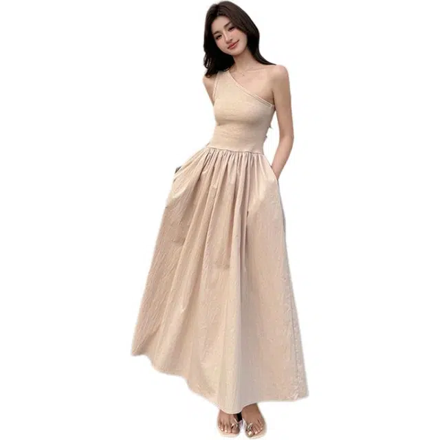 黛尔佳人 夏季气质显瘦收腰斜肩拼接褶皱大裙摆长裙裙子无袖连衣裙 女款