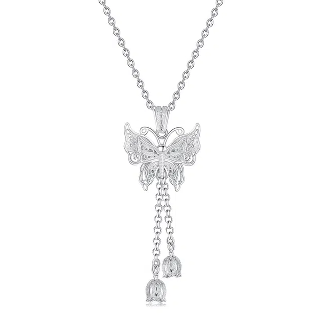 银千惠 新中式花丝镂空雕花蝴蝶吊坠 在逃公主高级感翩翩蝶舞简约森系清冷感颈链 小众铃兰花流苏送礼女友生日纪念日礼盒装 项链 女款