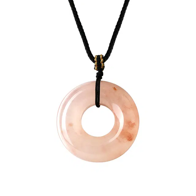 梦金园 暖玉生烟平安扣 新中式个性简约高雅粉色甜美 日常通勤百搭#好运 配编绳 天山翠 玉石项链 女款