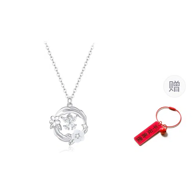 银千惠 新中式五瓣花浪漫山茶花环吊坠 轻奢高级感羽毛与你相伴宝石镶嵌翩翩蝶舞蝴蝶吸晴 小众送礼女友生日纪念日百搭可调节 项链 女款