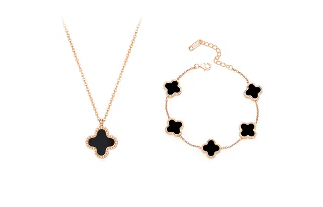 银色饰界 幸运四叶草系列轻奢小众设计感饰品套装 合金材质精品 项链手链饰品 女款