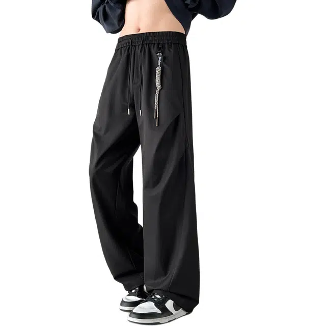 敦煌博物馆 美式复古纯色基础褶皱垂顺直筒修身宽兵运动休闲裤 男女同款