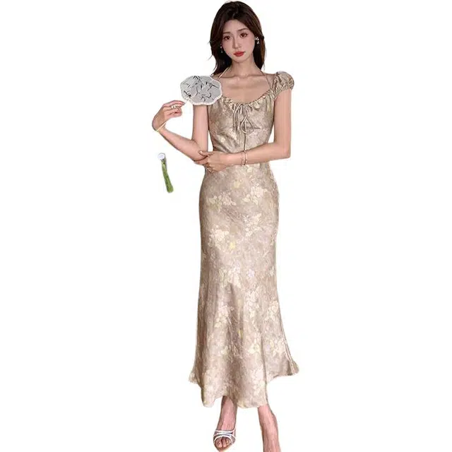 黛尔佳人 复古 斜裁法式温柔度假修身显瘦气质裙短袖连衣裙 女款