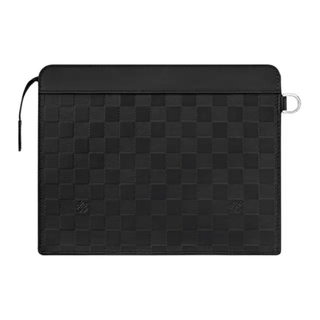 LOUIS VUITTON Standing D