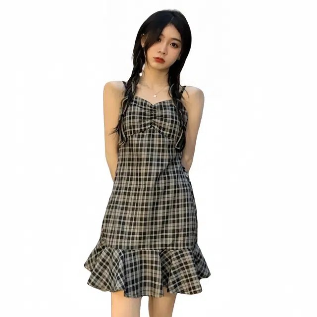 沐晓欣 学院风小众设计感元气少女穿搭韩系甜酷风复古气质格纹拼接荷叶边宽松内搭吊带连衣裙 女款
