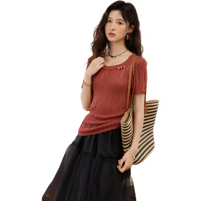 谜秀 复古红色镂空纯色短袖通勤套头针织衫 女款