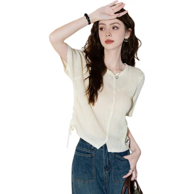 法文箱子 修身显瘦时尚纯色常规短袖圆领针织衫 女款