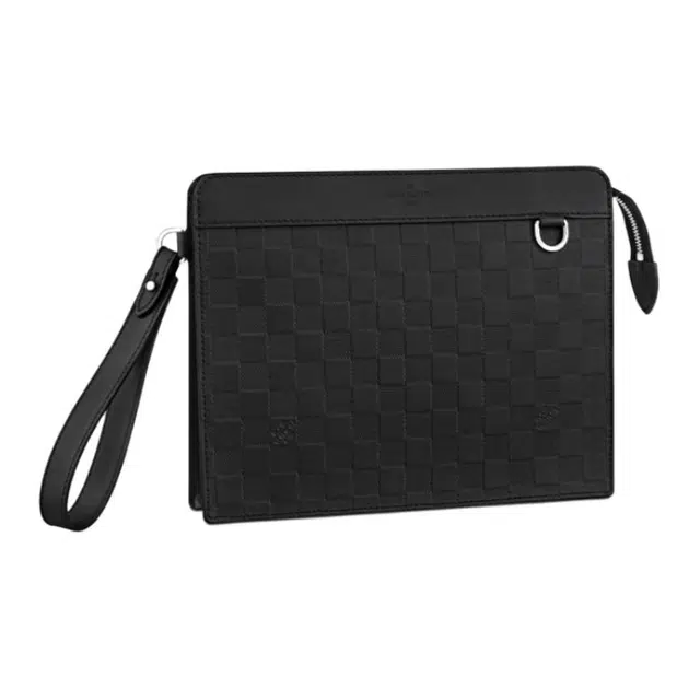 LOUIS VUITTON Standing D