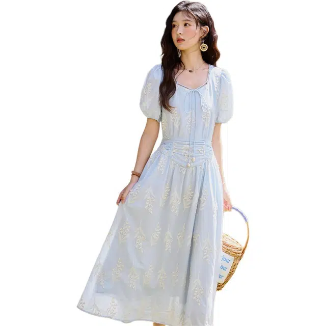 谜秀 刺绣圆领韩版收腰裙方领泡泡袖短袖连衣裙 女款