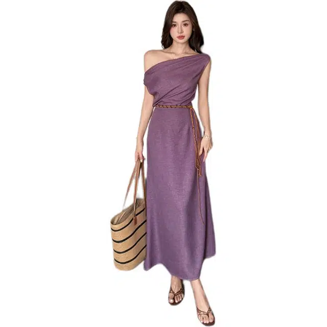 黛尔佳人 新中式斜肩荡领气质设计感纯色无袖连衣裙 女款