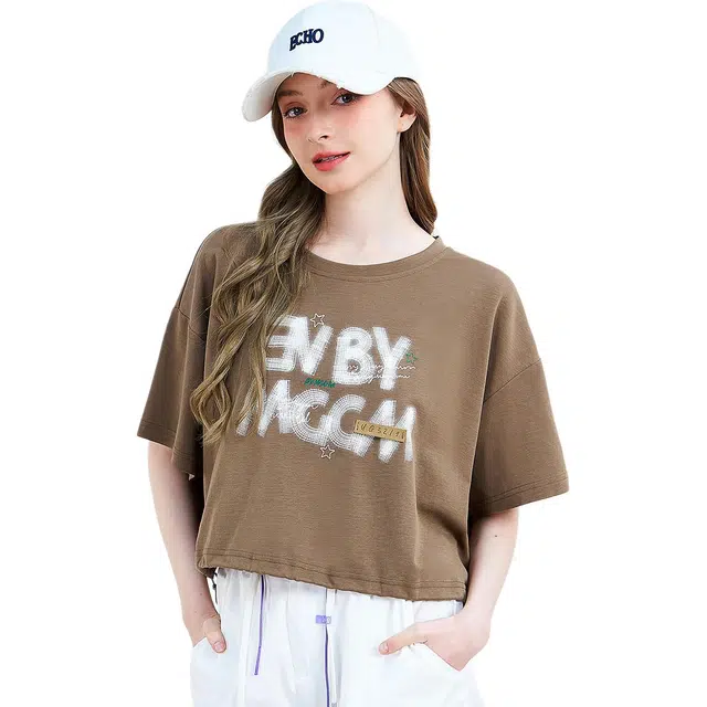 木果果木 宽松字母印花夏季常规短袖圆领休闲风截短上衣 女款