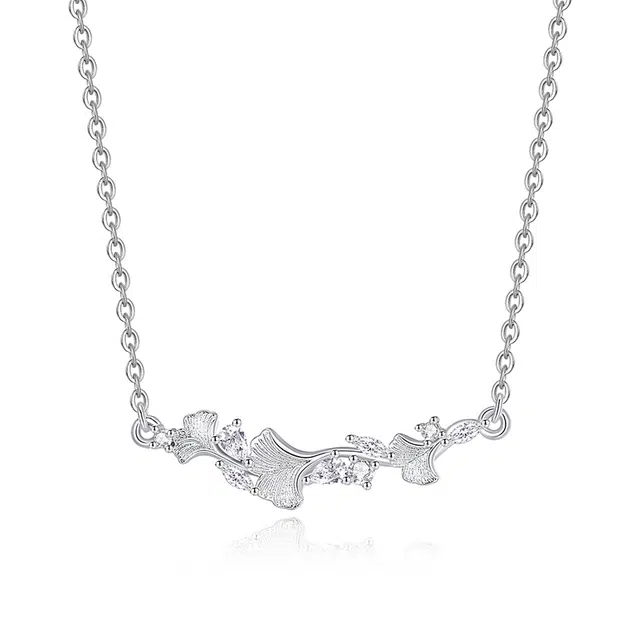 银千惠 新中式三生有幸小幸运银杏锁骨链 小众设计送礼女友生日纪念日简约百搭吊坠 好运 紫藤花微笑宝石镶嵌闪耀吸睛 项链 女款 礼盒装