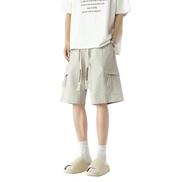 敦煌博物馆 美式高街大口袋简约基础款百搭泡泡格直筒薄款舒适透气户外运动宽松五分休闲短裤 男女同款