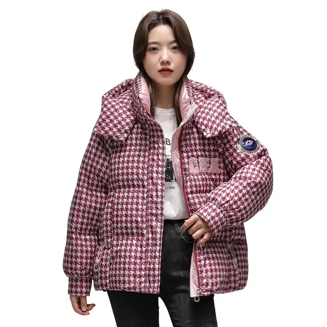 鸭鸭 经典抗寒时尚千鸟格连帽保暖短款羽绒服 女款