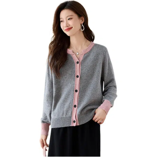 曲韩 拼色圆领开衫毛衣 女款