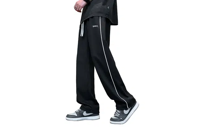 URBAN AUTHENTIC logo