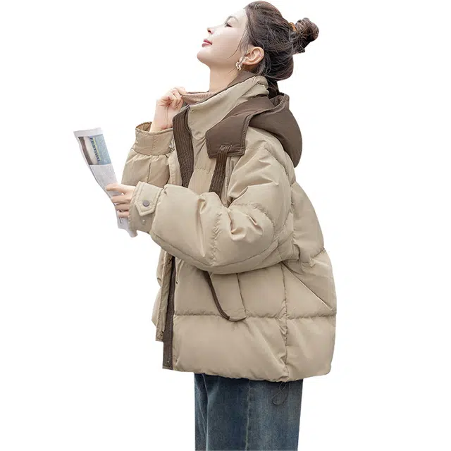 丝柏舍  撞色拼接连帽韩版宽松短款插肩长袖  含羽绒外套  女款  卡其色