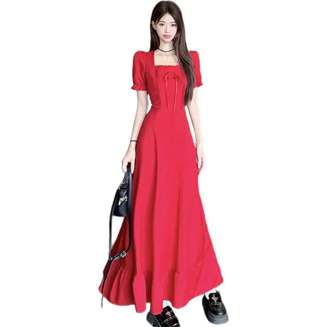 思蓓儿 方领纯色长裙气质感收腰短袖连衣裙 女款