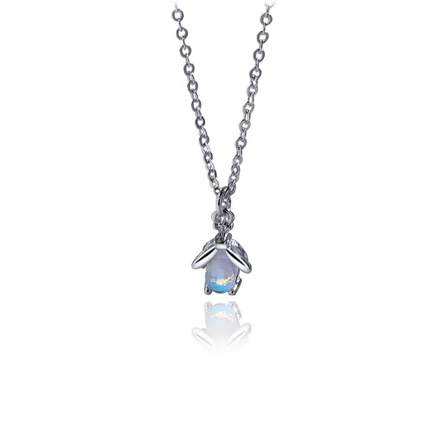 克兰茜 月光萤火虫锁骨链 轻奢小众简约高级感设计 时尚气质个性休闲 精致日常通勤百搭配饰 精美礼盒 可调节 好运 琉璃 玉石项链 女款