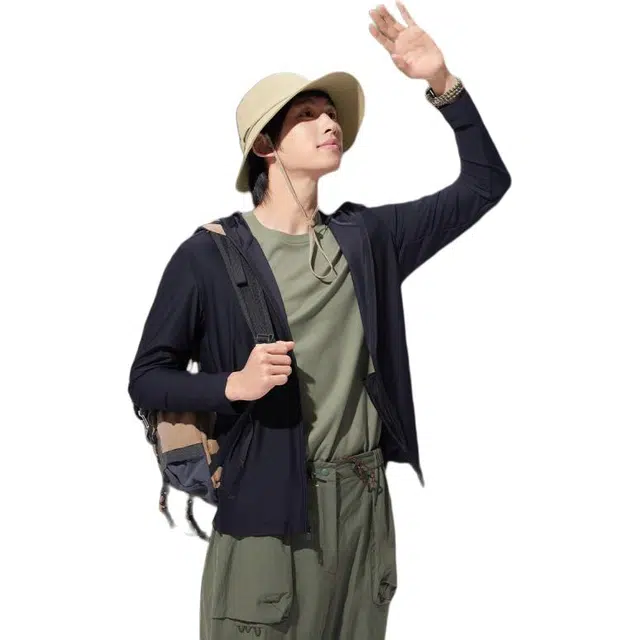 蕉下 超薄黑色防紫外线收口袖长袖连帽 超轻透气速干防晒服 男款