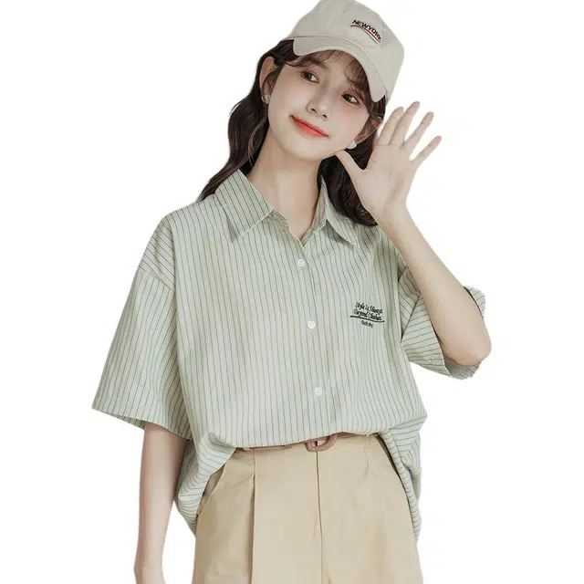 怪力萝莉 简约舒适宽松短袖衬衫 女款 绿色条纹衬衫