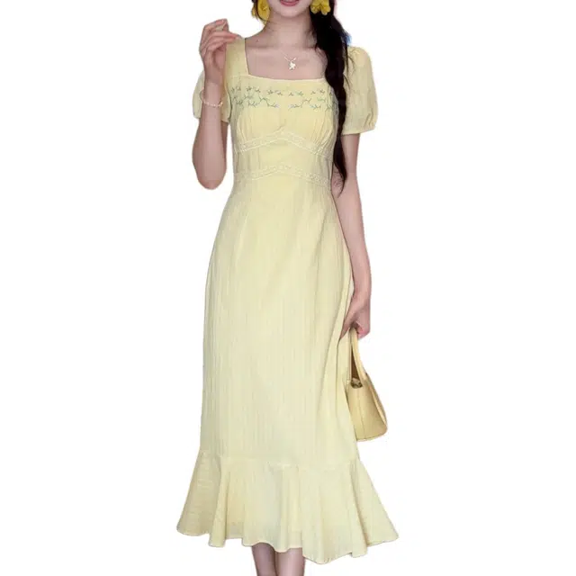 哒头下雨不愁 方领修身舒适短袖连衣裙 女款