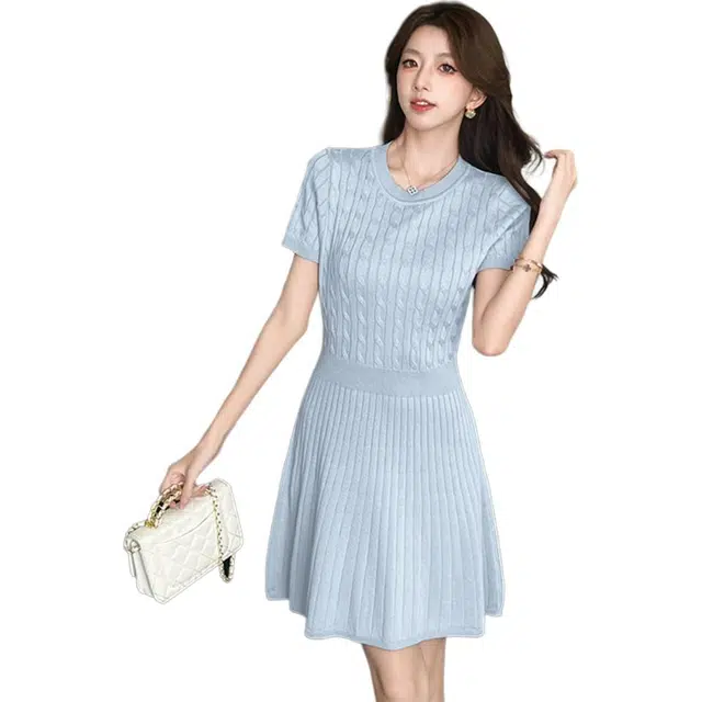 水中花 法式复古时尚针织短裙条纹设计感气质收腰短袖连衣裙 女款