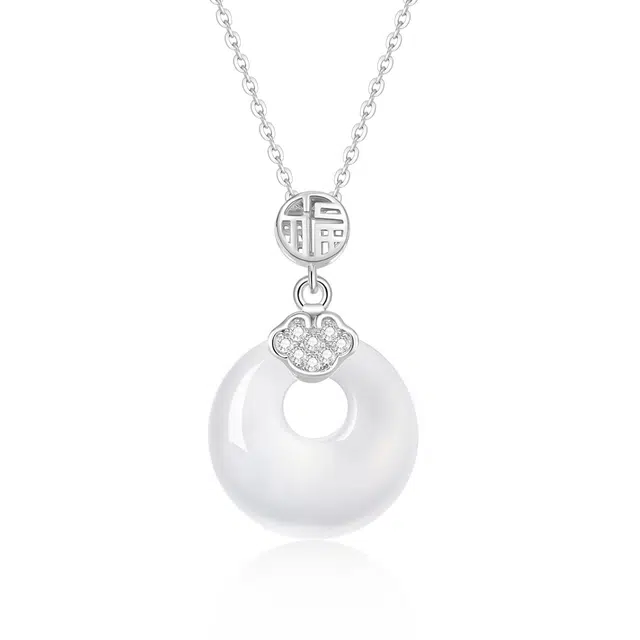 中国黄金 央创时尚 如意平安扣锁骨链 国潮新中式 节日 福气满满 礼盒女生小众设计 精致 玉髓 项链 女款