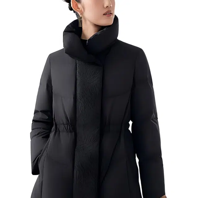 波司登 纯色修身翻领短款休闲长袖羽绒服 女款 栀子白