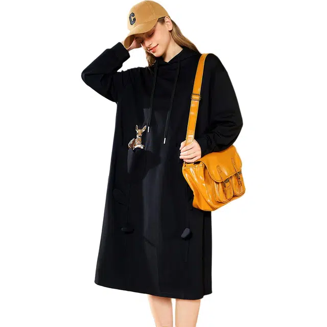 木果果木 休闲通勤舒适连帽百搭长袖连衣裙 女款 黑色