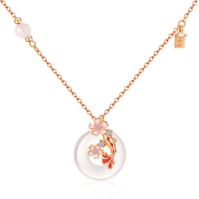 【颈间藏春】 潮宏基 桃花锦鲤锁骨链 轻奢小众高级感 精致优雅设计 年轻时尚 简约百搭天然 玉髓 项链 女款