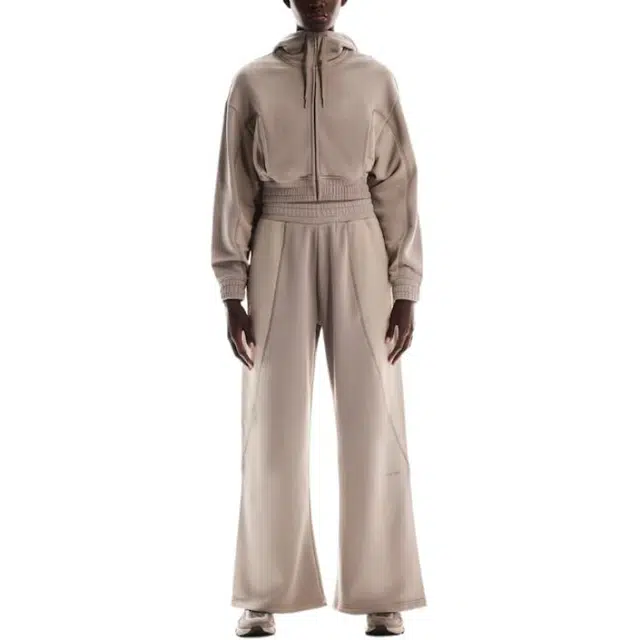 On x FKA twigs Club SS25 LOOSE