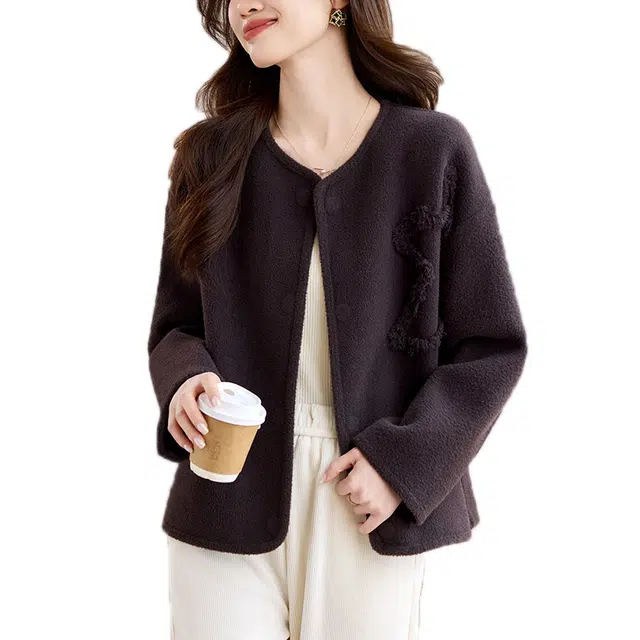 曲韩 纯色宽松显瘦百搭简约休闲长袖截短外套 女款