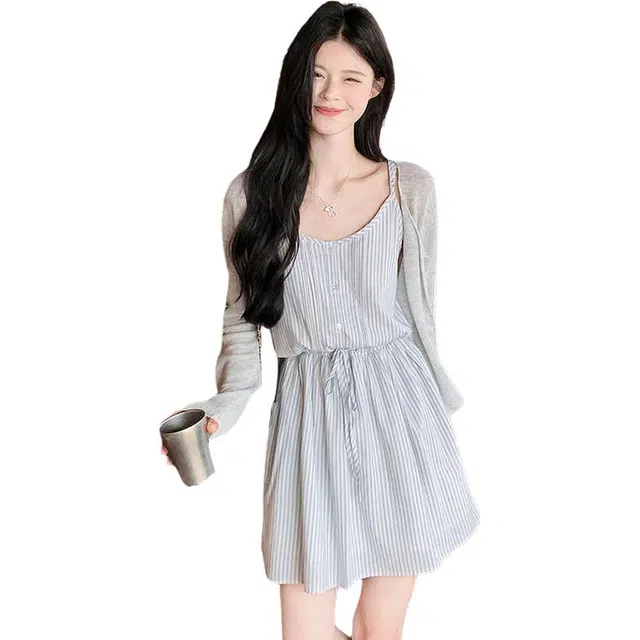 哒头下雨不愁 韩版简约条纹吊带连衣裙抽绳设计防晒长袖开衫时尚两件套裙装套装 女款