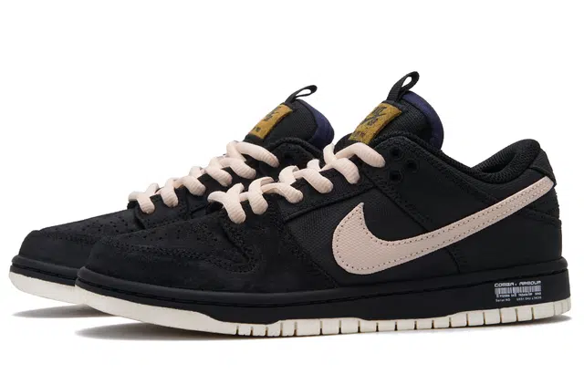 Nike Dunk SB pink hole