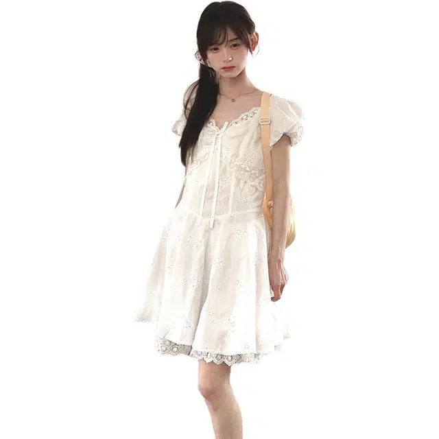 黛尔佳人 甜美温柔修身蕾丝拼接镂空刺绣设计感短袖连衣裙 女款