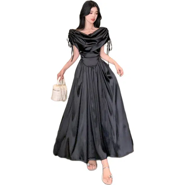 沐晓欣 法式高级感一字肩纯色修身短袖连衣裙 女款