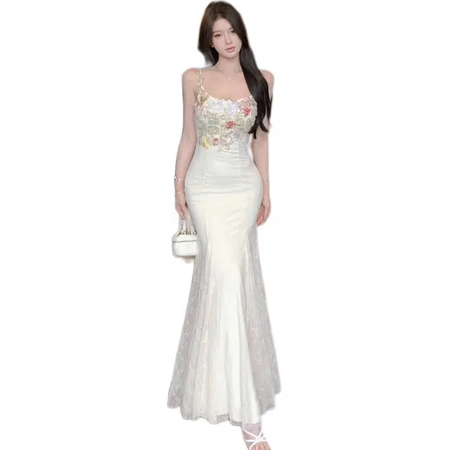 纤丝鸟 法式时尚纯欲性感蕾丝网纱收腰修身显瘦气质鱼尾包臀吊带连衣裙 女款