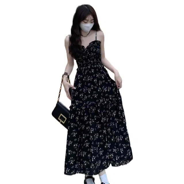 怪力萝莉 甜美碎花设计感收腰开叉气质吊带连衣裙 女款 黑色