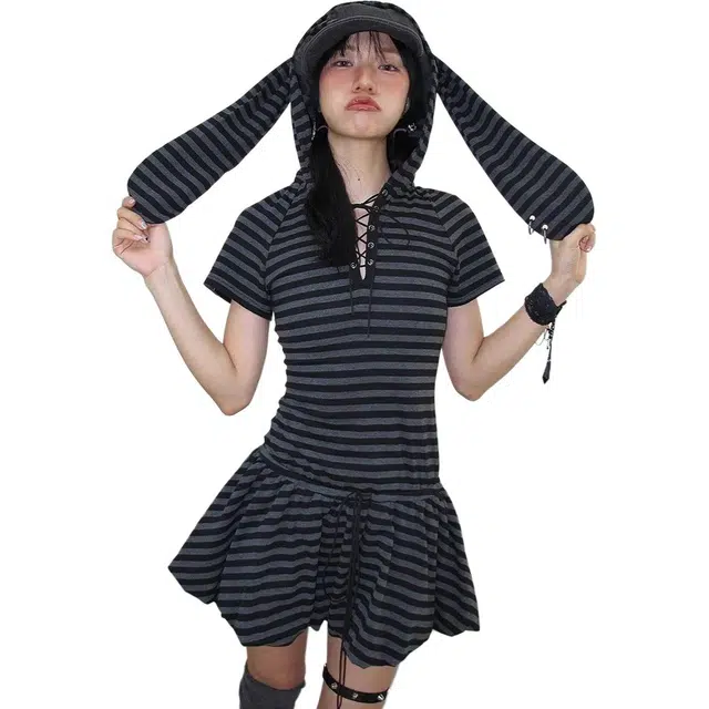 哒头下雨不愁 立体兔耳朵条纹收腰蓬蓬短袖连衣裙 女款