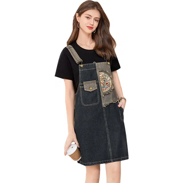 她池 撞色刺绣短款水洗背带裙拼接牛仔裙吊带连衣裙 女款 深蓝色