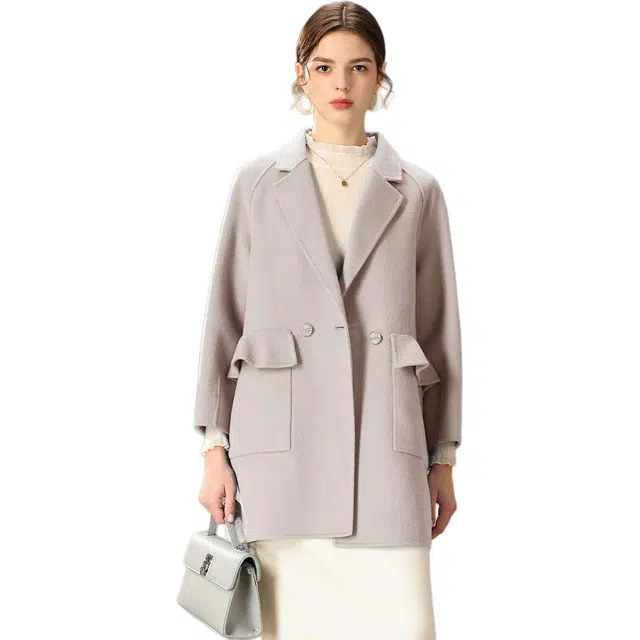 粉红玛琍 荷叶边西装领中长款插肩一粒扣大衣 女款 米色